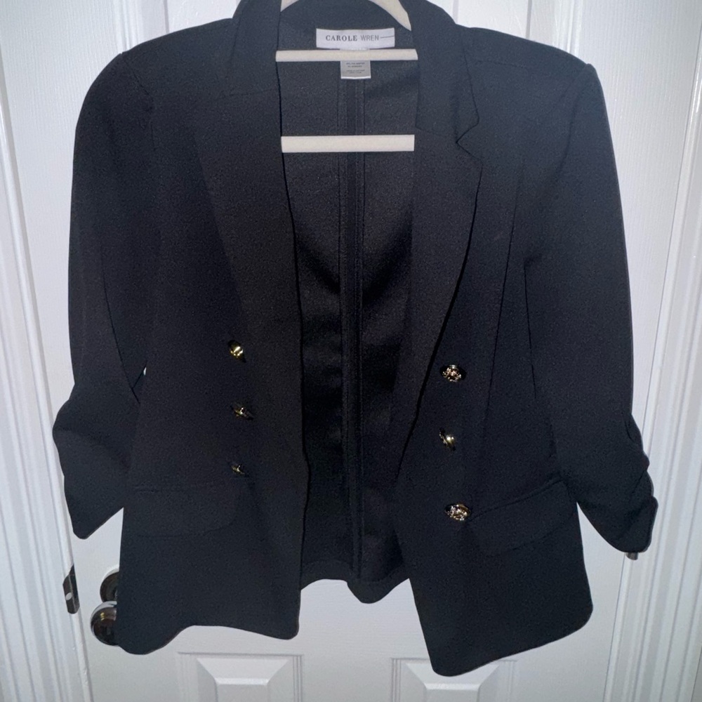 black tailored blazer originated in new york and founded in 1946 🌱
